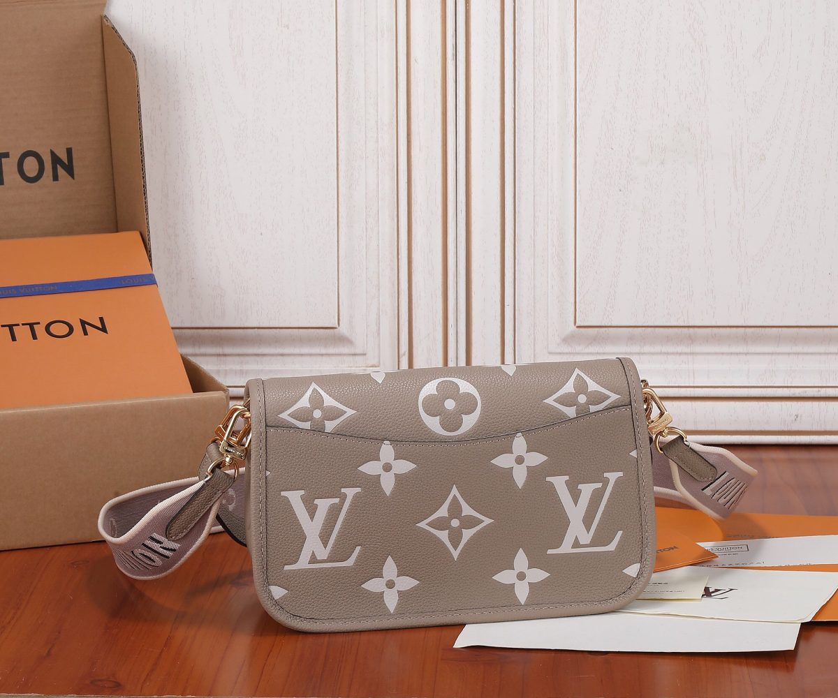 Louis Vuitton M46583 Diane Women Bags Size 23*16*8.5cm - Image 3