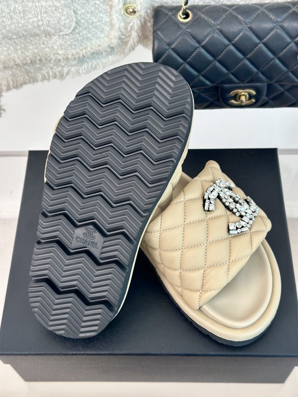 Chanel 2024 New Slippers Size 36-41 - Image 9