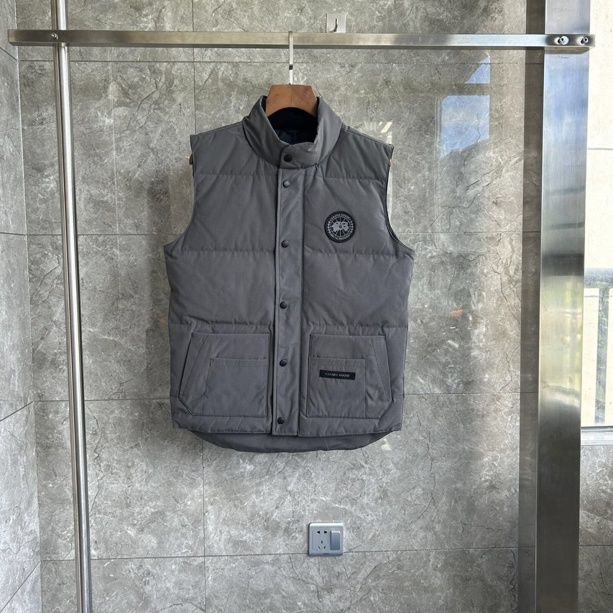 Canada Goose E20 Freestyle Vest-WD Men Winter Vest Size S-XXL - Image 1