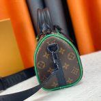 Louis Vuitton Keepall Bandoulière 25 Bags for Men - Image 3