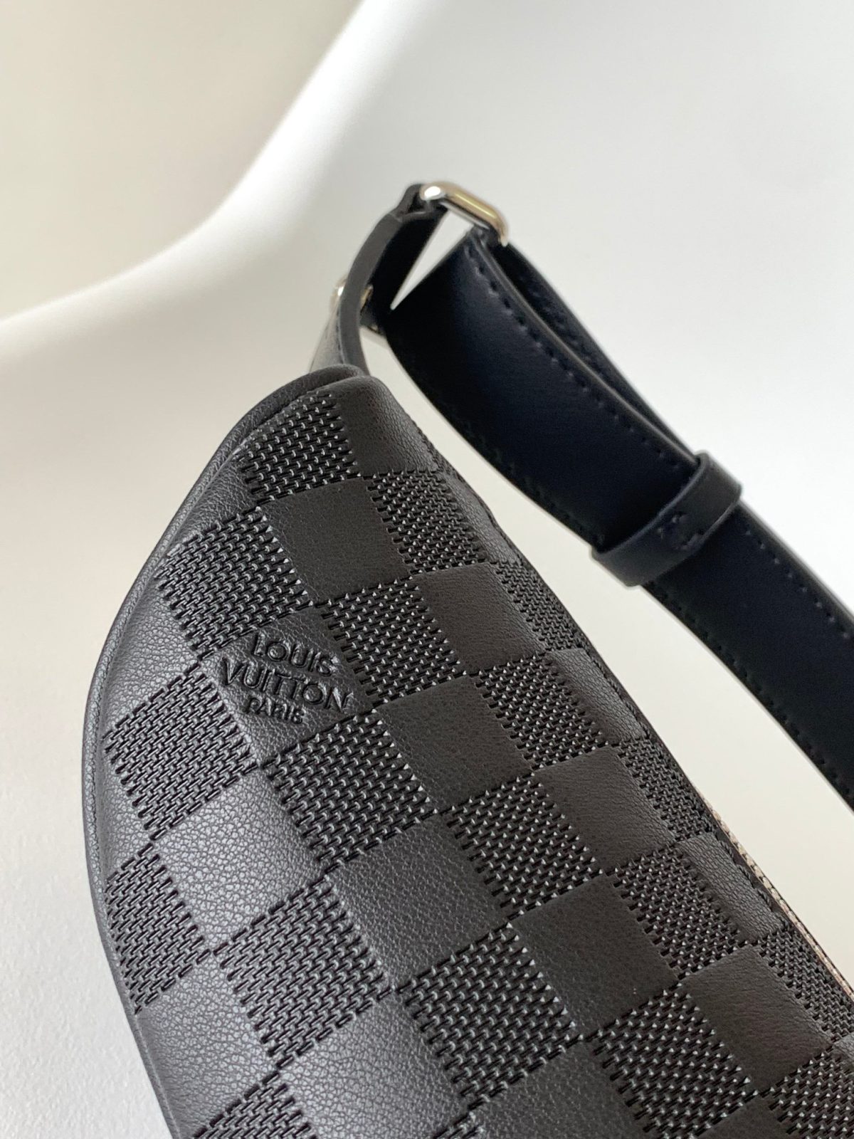Louis Vuitton N40298 Discovery Graphite Men Bags Size 26*13*7cm - Image 5