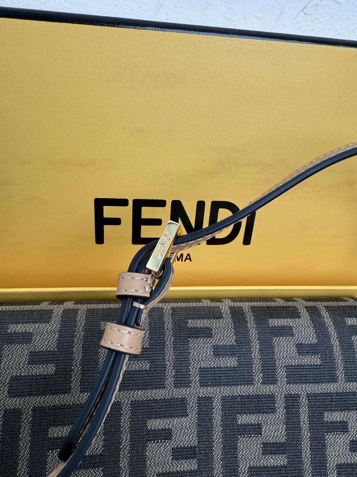 Fendi Shoulder Bags Size 21*11*5cm - Image 5