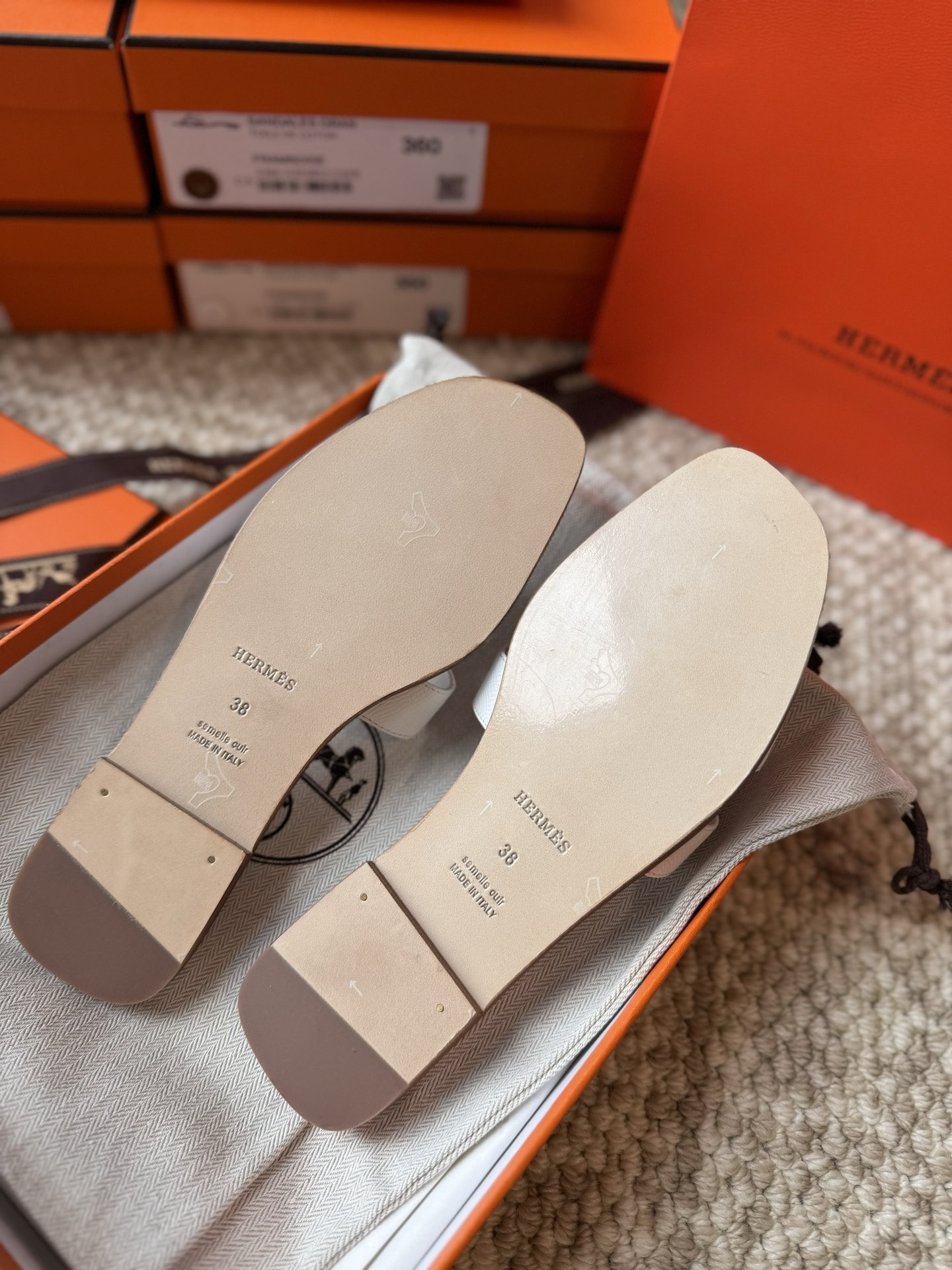 950f81b8b9a16ff1.jpg Hermes Oran Slippers Size 36-41 - Image 9