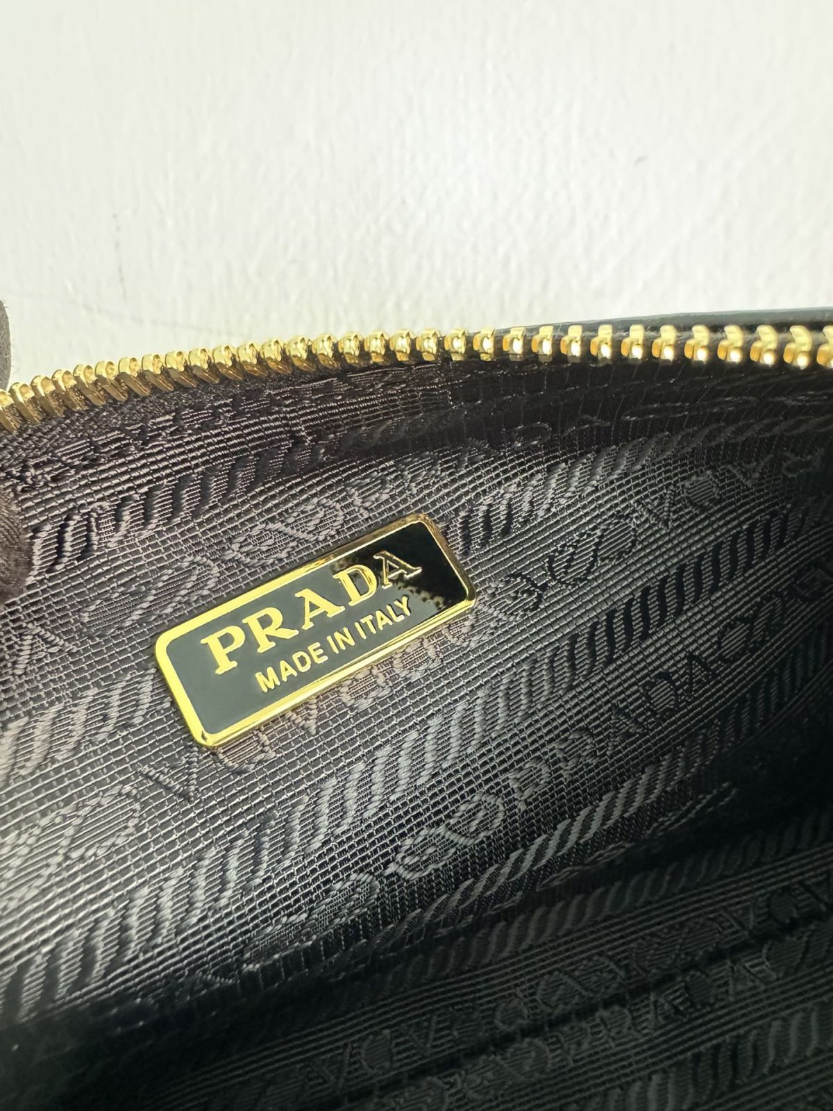 Prada 1BC201 Re-Edition 2002 Small Leather Shoulder Bags Size 23.5*10*5cm - Image 9