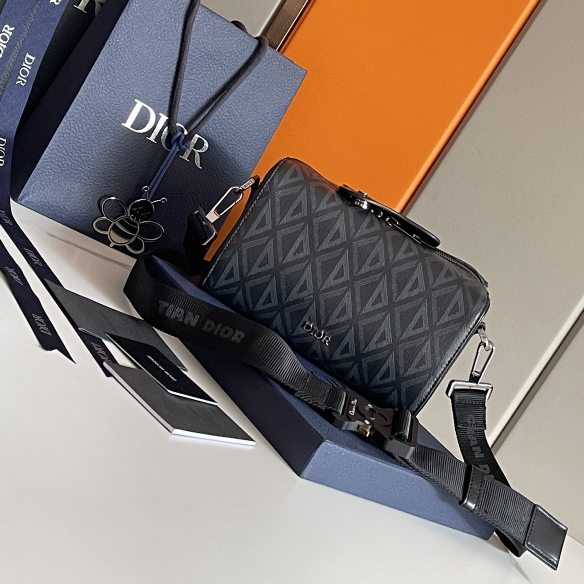 Dior 2022SS Lingot Men Shoulder Bags 21.5*11*12.5cm - Image 1