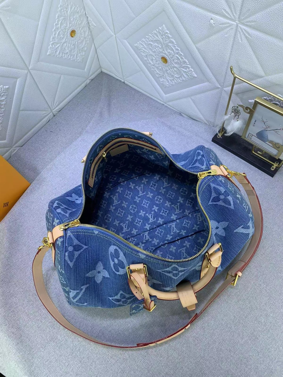 Louis Vuitton KEEPALL BANDOULIÈRE 45 Keepall Bandoulière Monogram Denim Travel Bags Size 45*27*20cm - Image 9