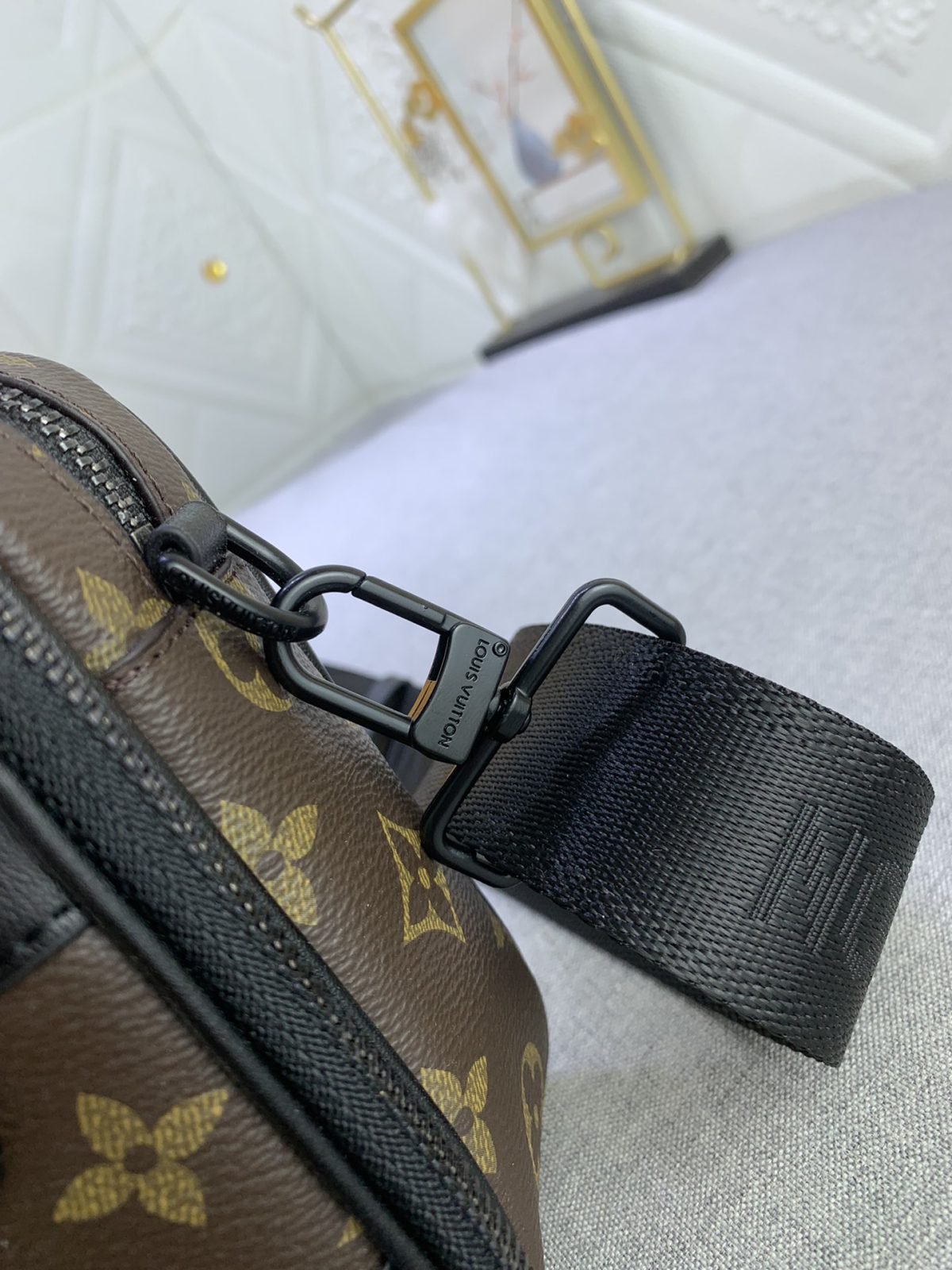 Louis Vuitton M82542 Alpha Shoulder Bags Size 11*18*6cm - Image 7