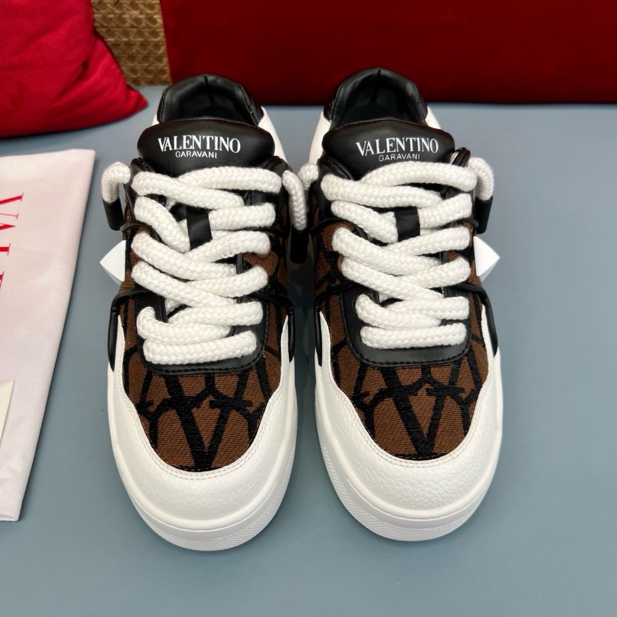 Valentino 2023 new Sneaker size 35-46 - Image 1