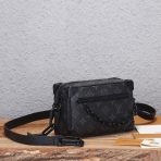 Louis Vuitton M44735 Soft Trunk Men Bags Size 18.5*13*8cm - Image 3