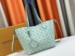 Louis Vuitton Blossom Women Handbag 30*27.5*16cm - Image 3