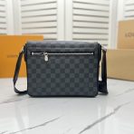 Louis Vuitton N42710 District Men Bags Size 26*20*7cm - Image 3