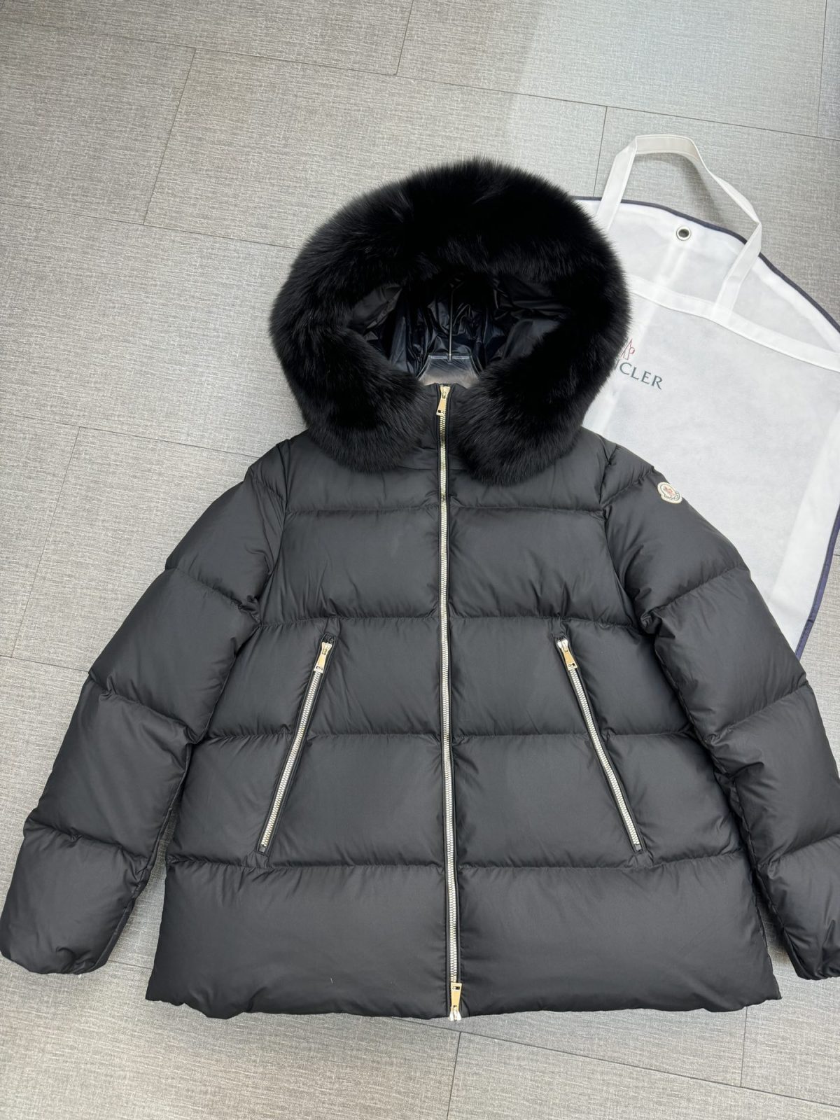 Moncler Avoce Women Down Jacket Size S-XL - Image 4