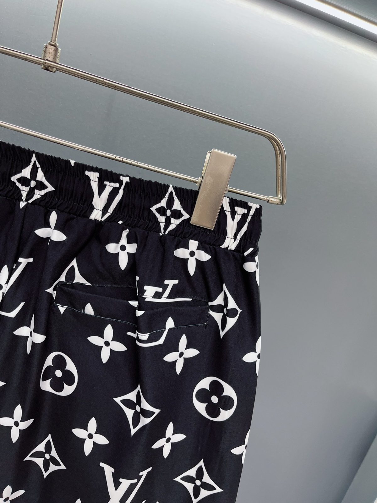 Louis Vuitton Beach Pants Size M-XXXL - Image 9