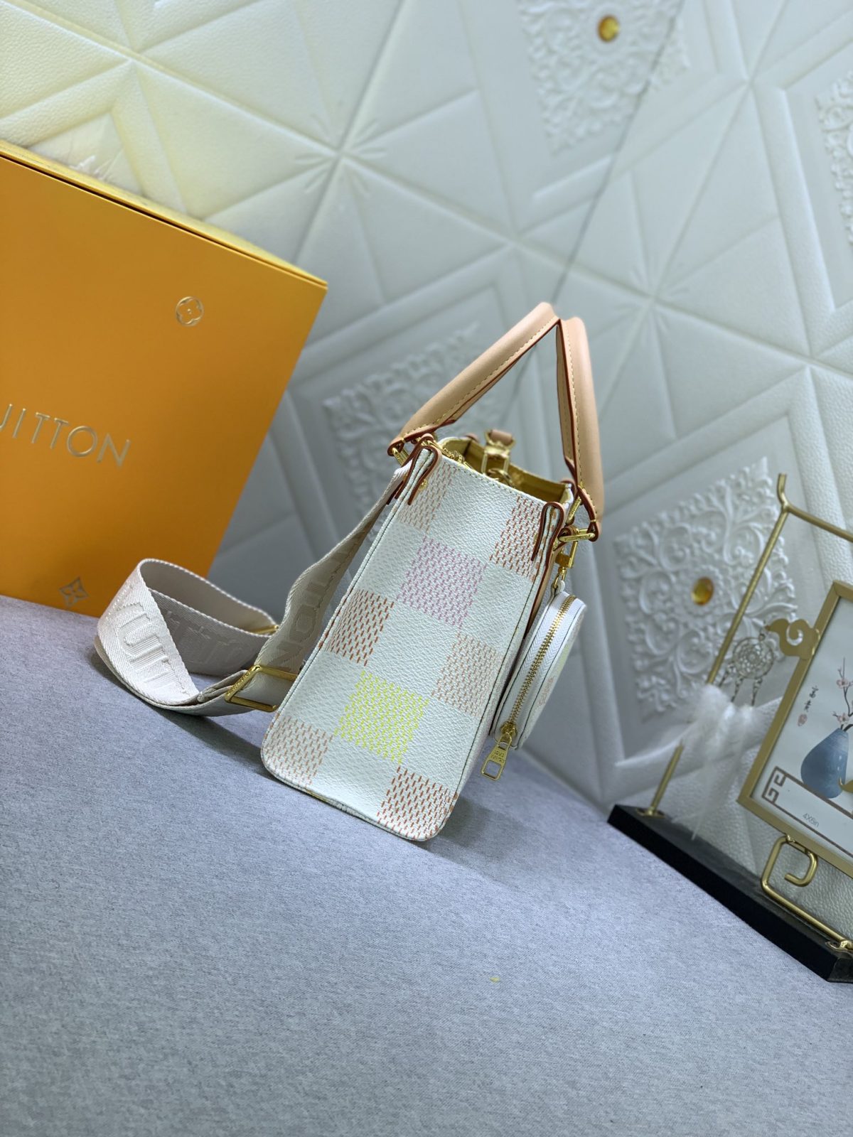 Louis Vuitton M46373 OnTheGo Shoulder Bags Size 25*19*11cm - Image 4