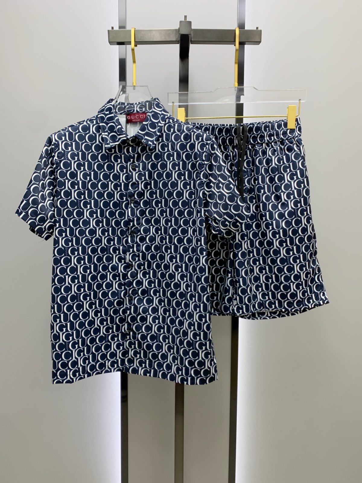 Gucci Sommeranzug Size M-XXL - Image 1