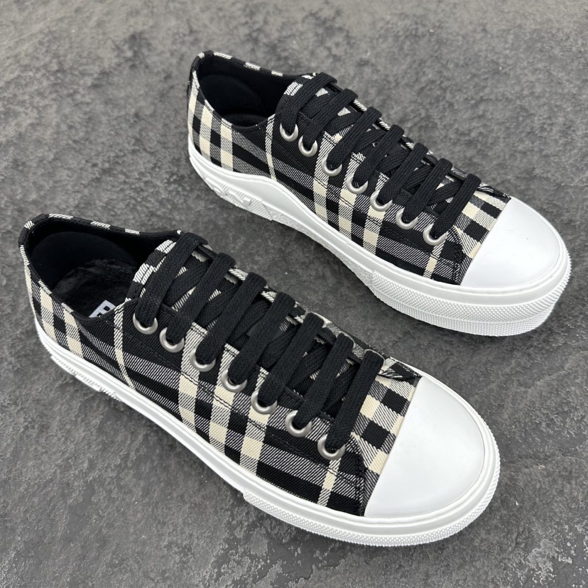 Burberry Sneaker Size 36-45 - Image 2