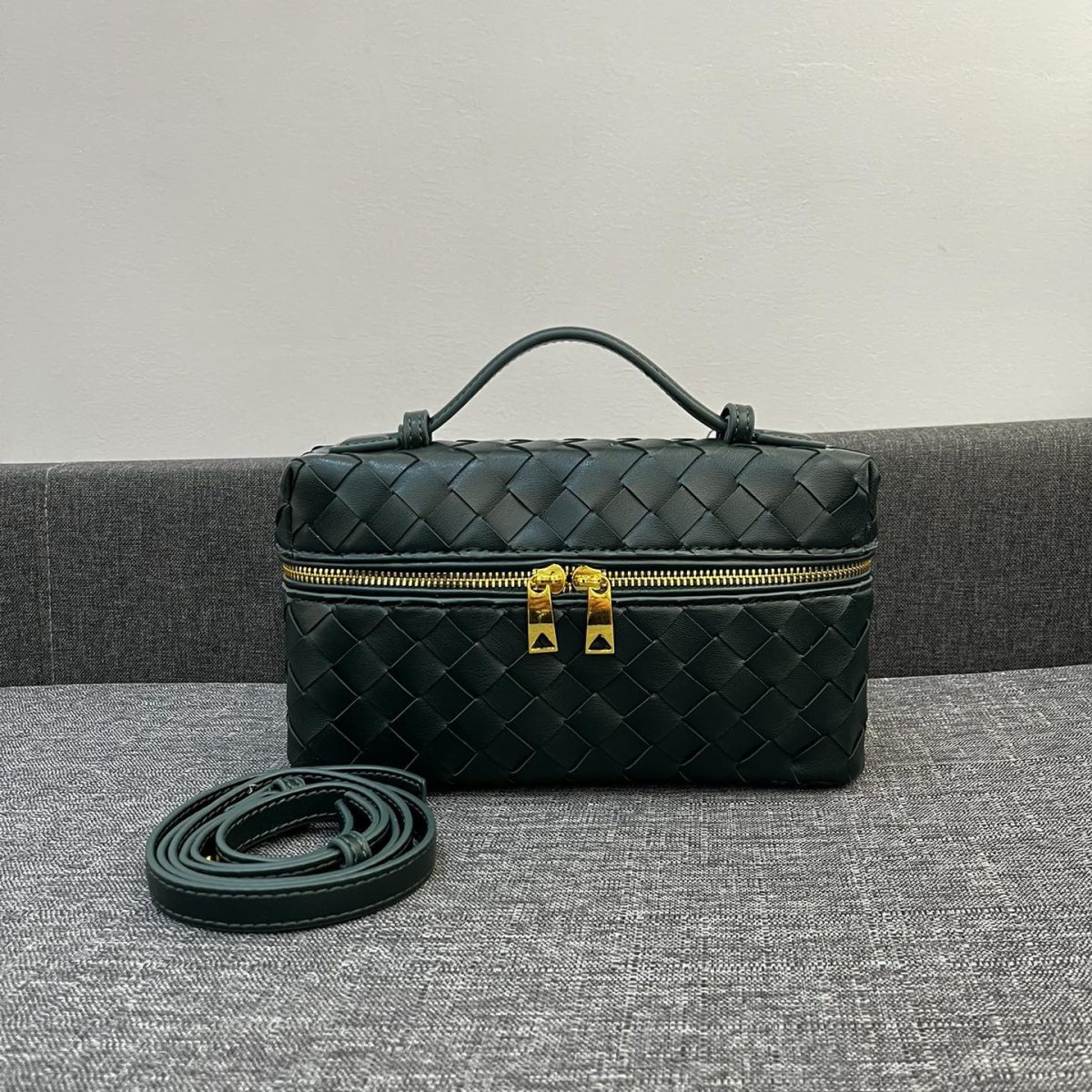 Bottega Veneta Vanity Case Shoulder Bags 24*13*6cm - Image 1