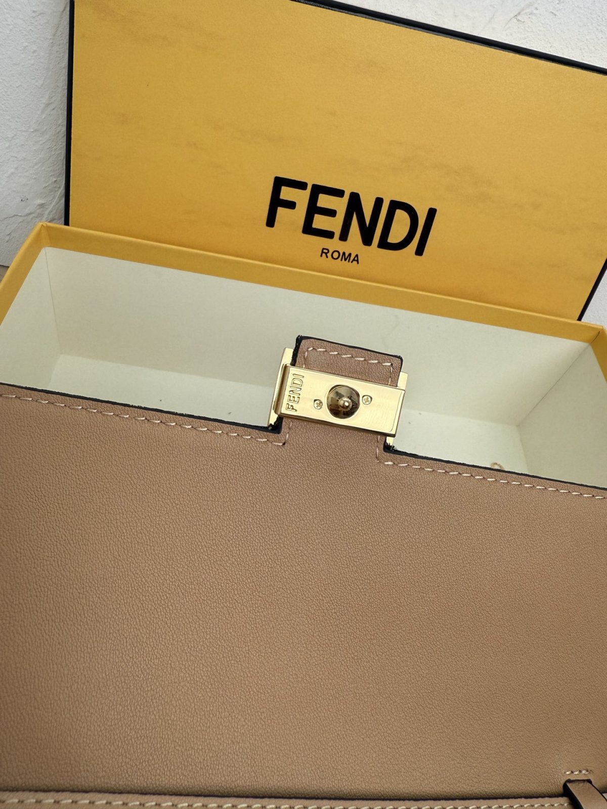 Fendi Shoulder Bags Size 21*11*5cm - Image 6