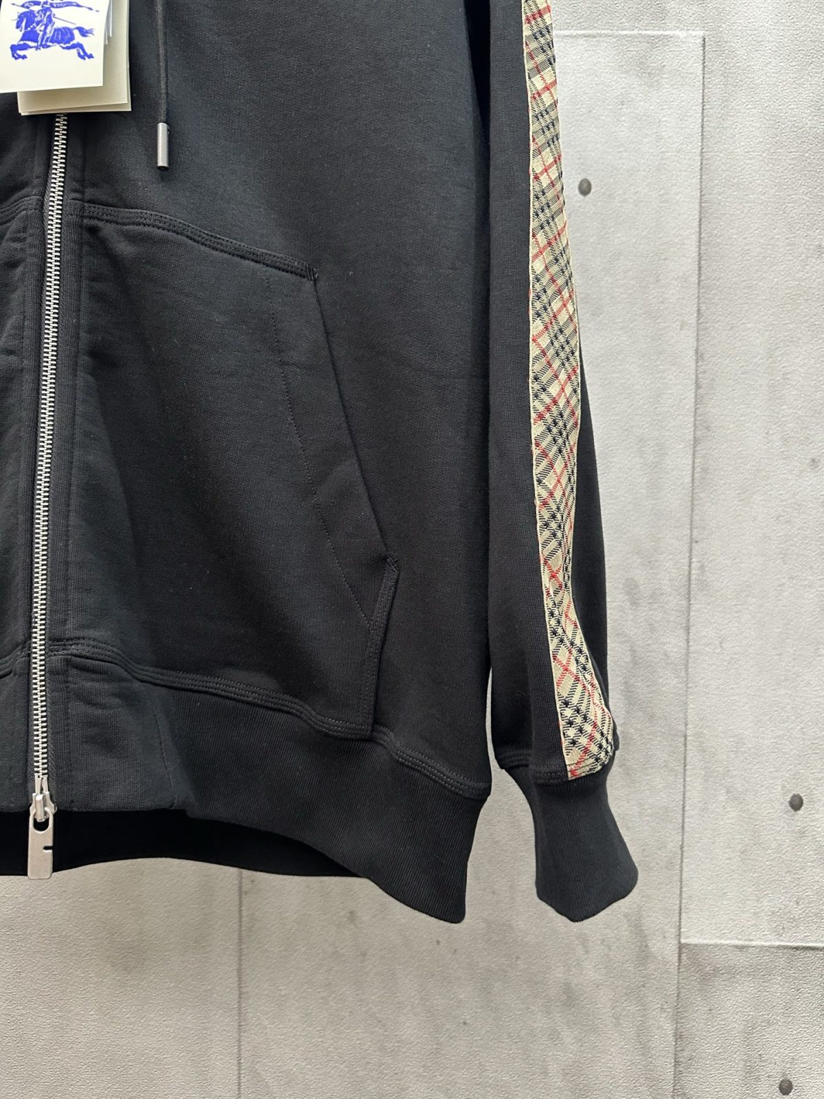 Burberry Unisex Jacket Size S-XL - Image 7
