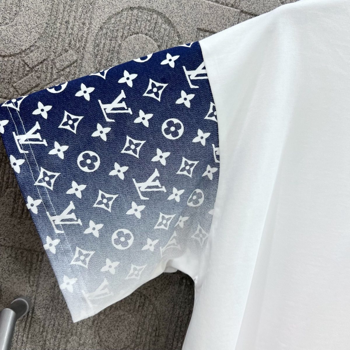 Louis Vuitton T Shirt  Embroider Logo Size XS-L - Image 9