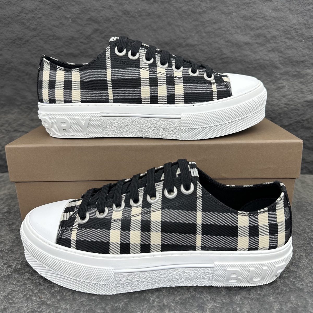 Burberry Sneaker Size 36-45 - Image 1
