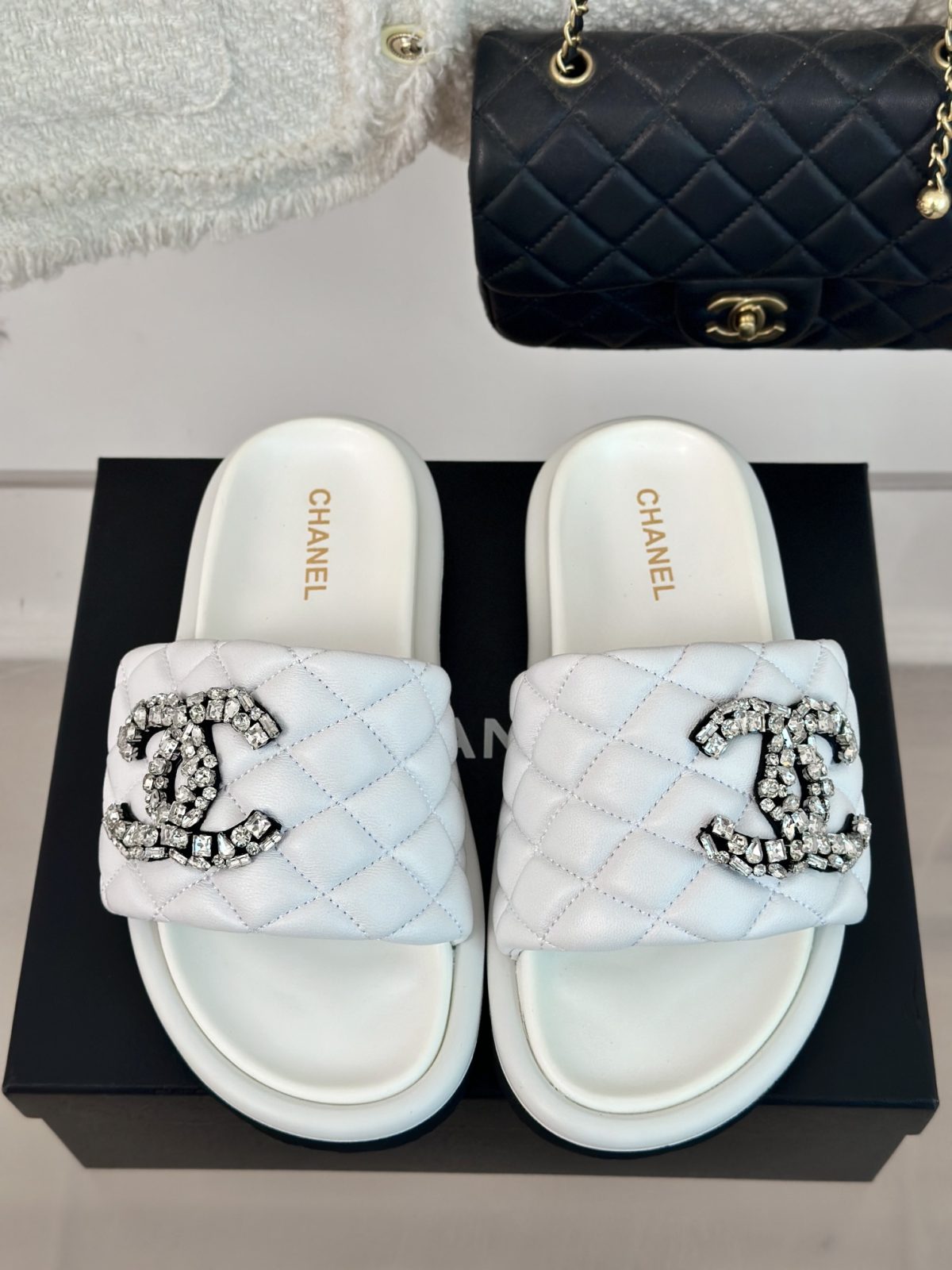 Chanel 2024 New Slippers Size 36-41 - Image 4