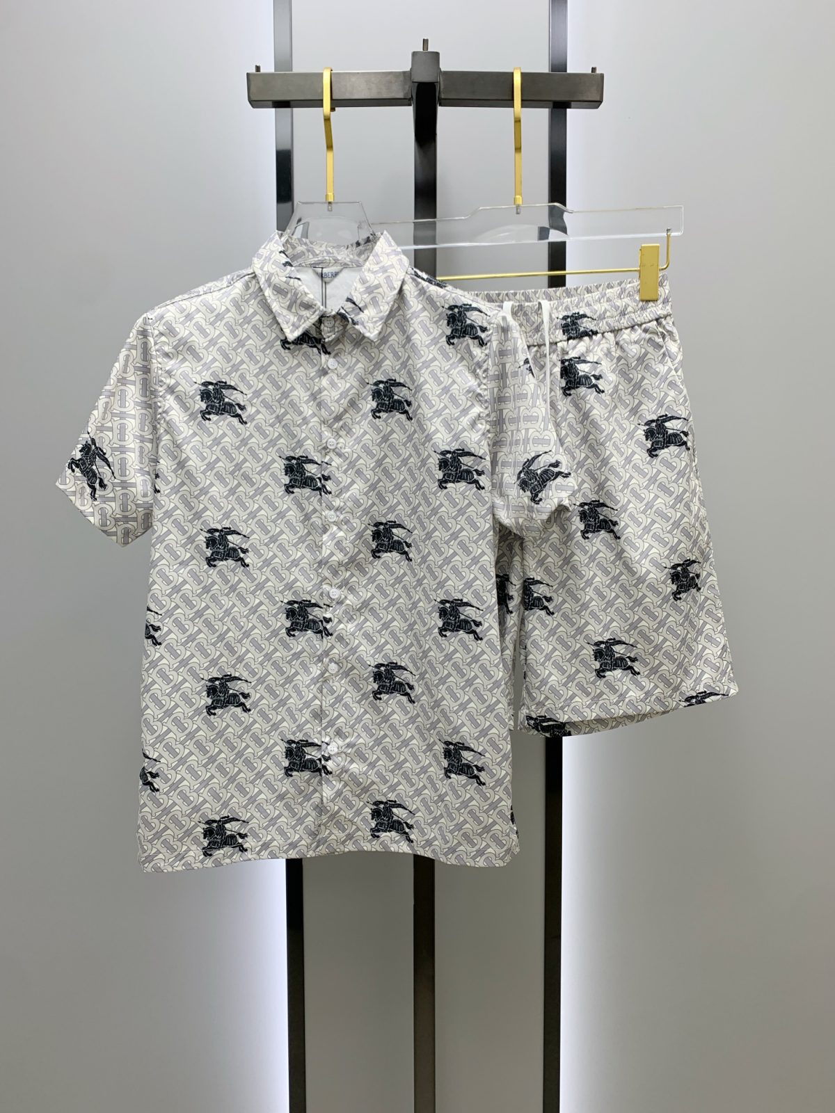 Burberry Sommeranzug Size M-XXL - Image 1