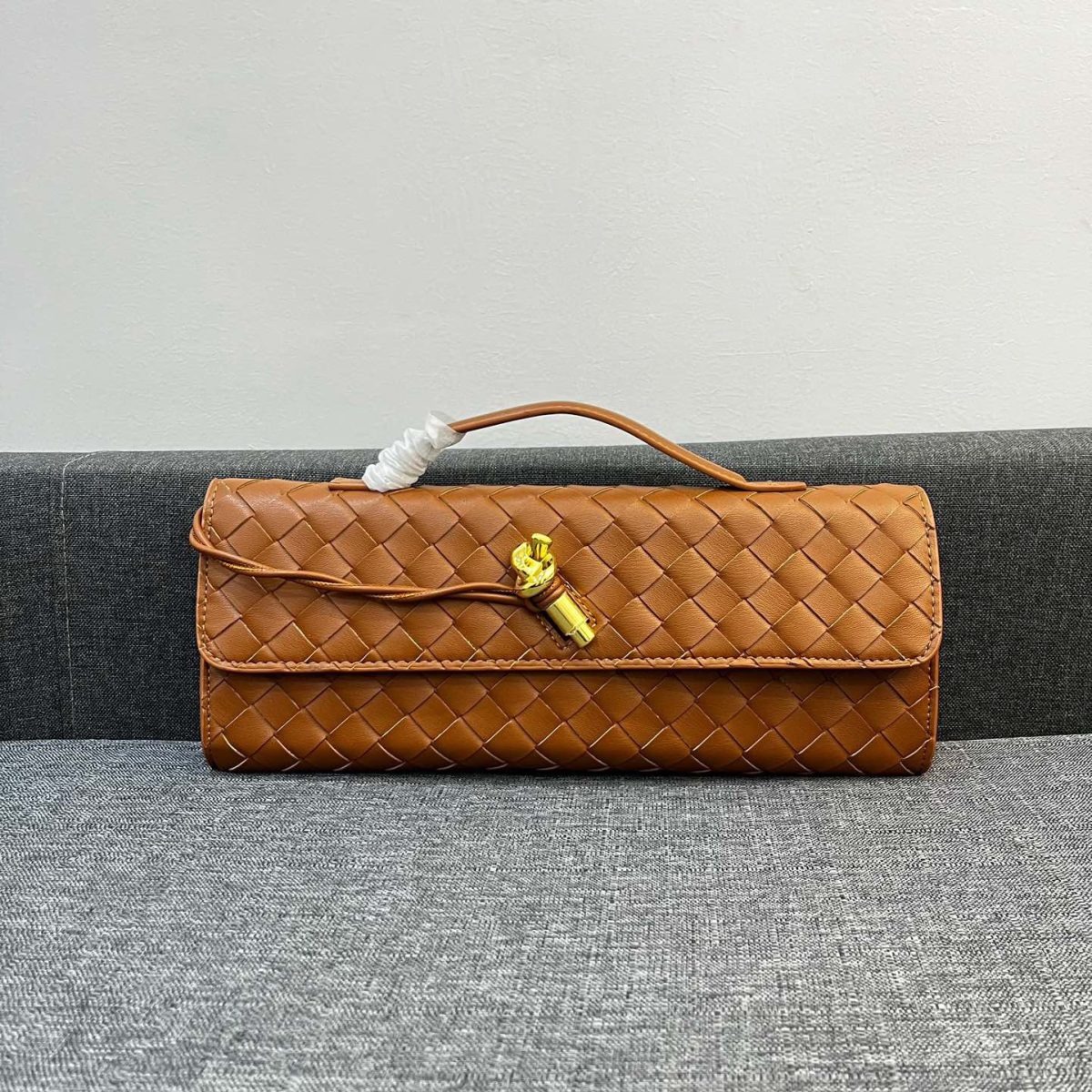 Bottega Veneta Andiamo Clutch 30*13*4cm - Image 1