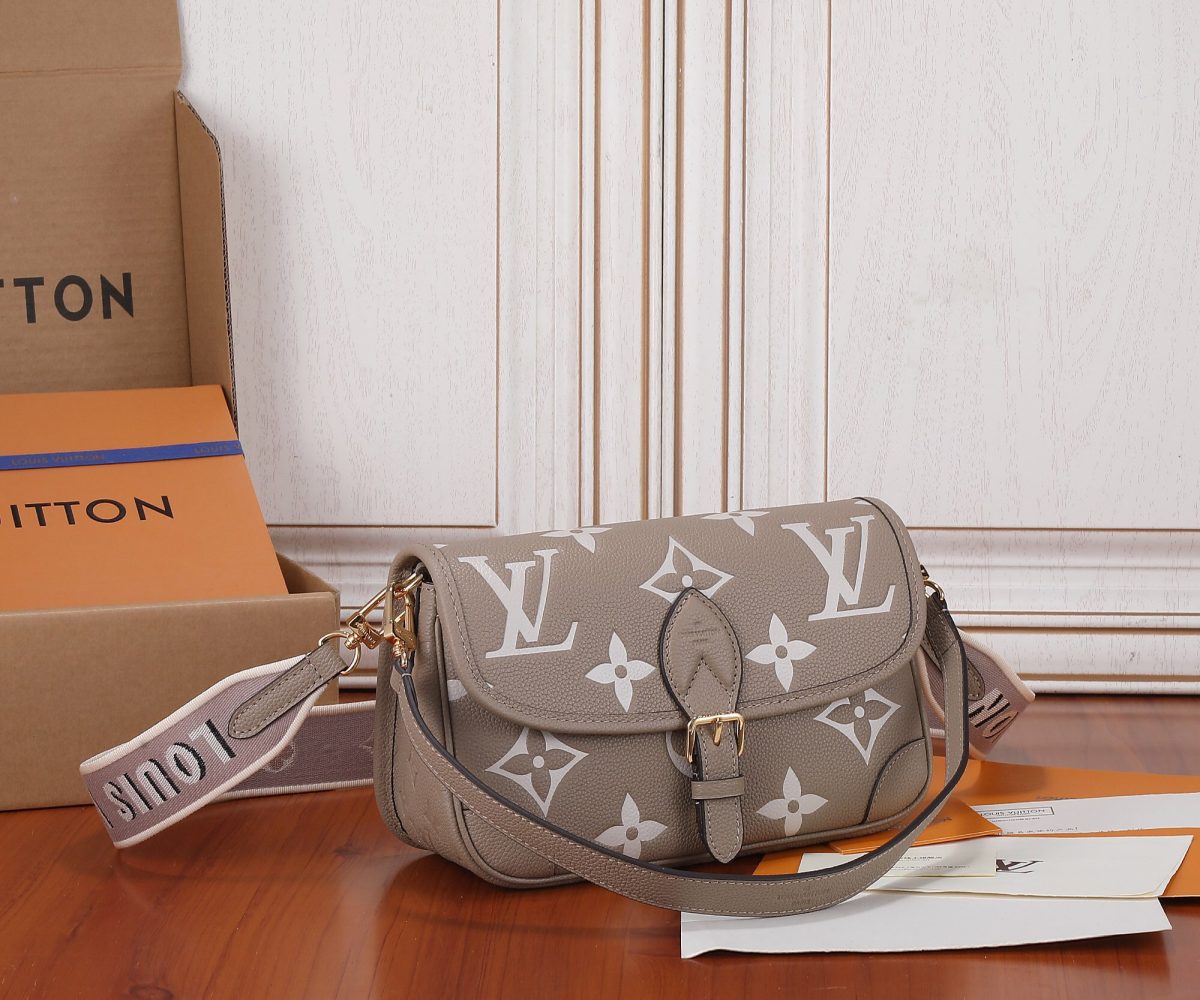 Louis Vuitton M46583 Diane Women Bags Size 23*16*8.5cm - Image 2