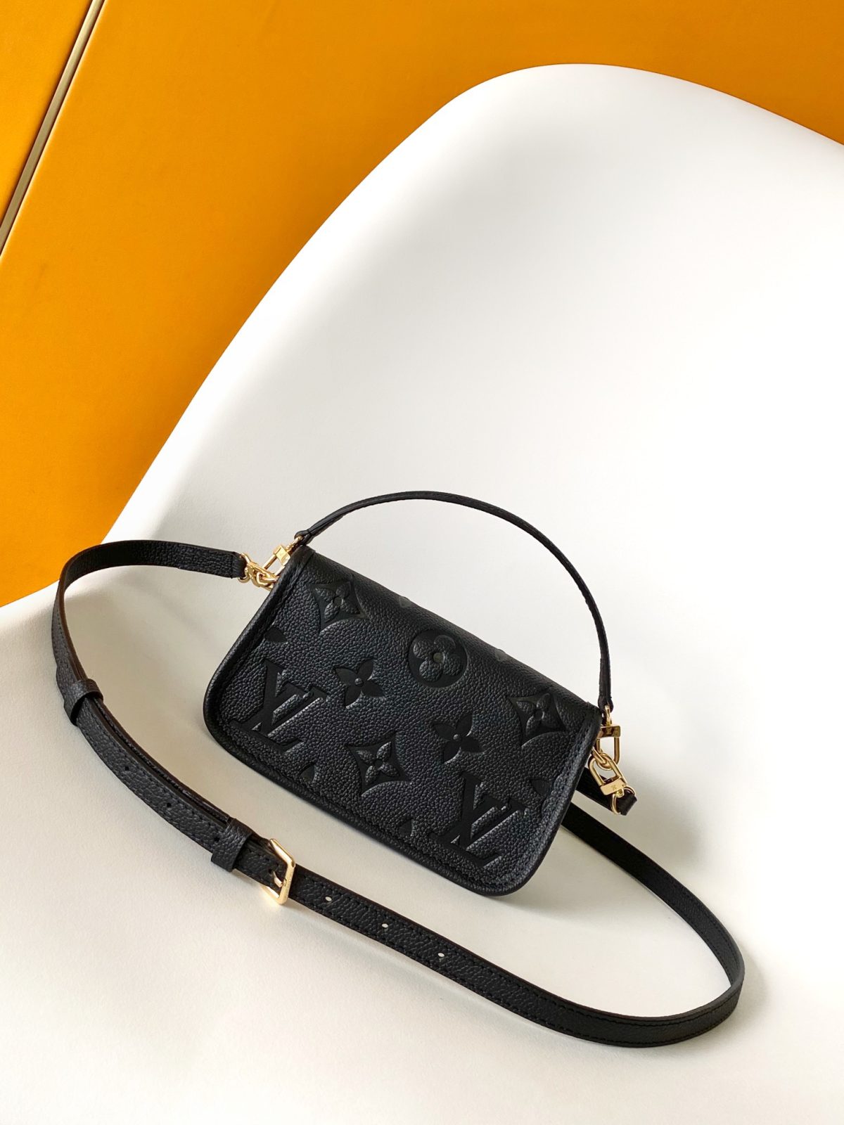 Louis Vuitton M83300 Nano Diane Women Shoulder Bags Size 19*10.5*6cm - Image 3
