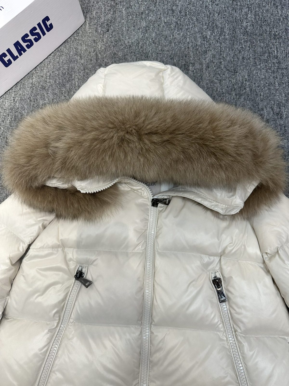 Moncler Avoce Women Down Jacket Size S-XL - Image 3