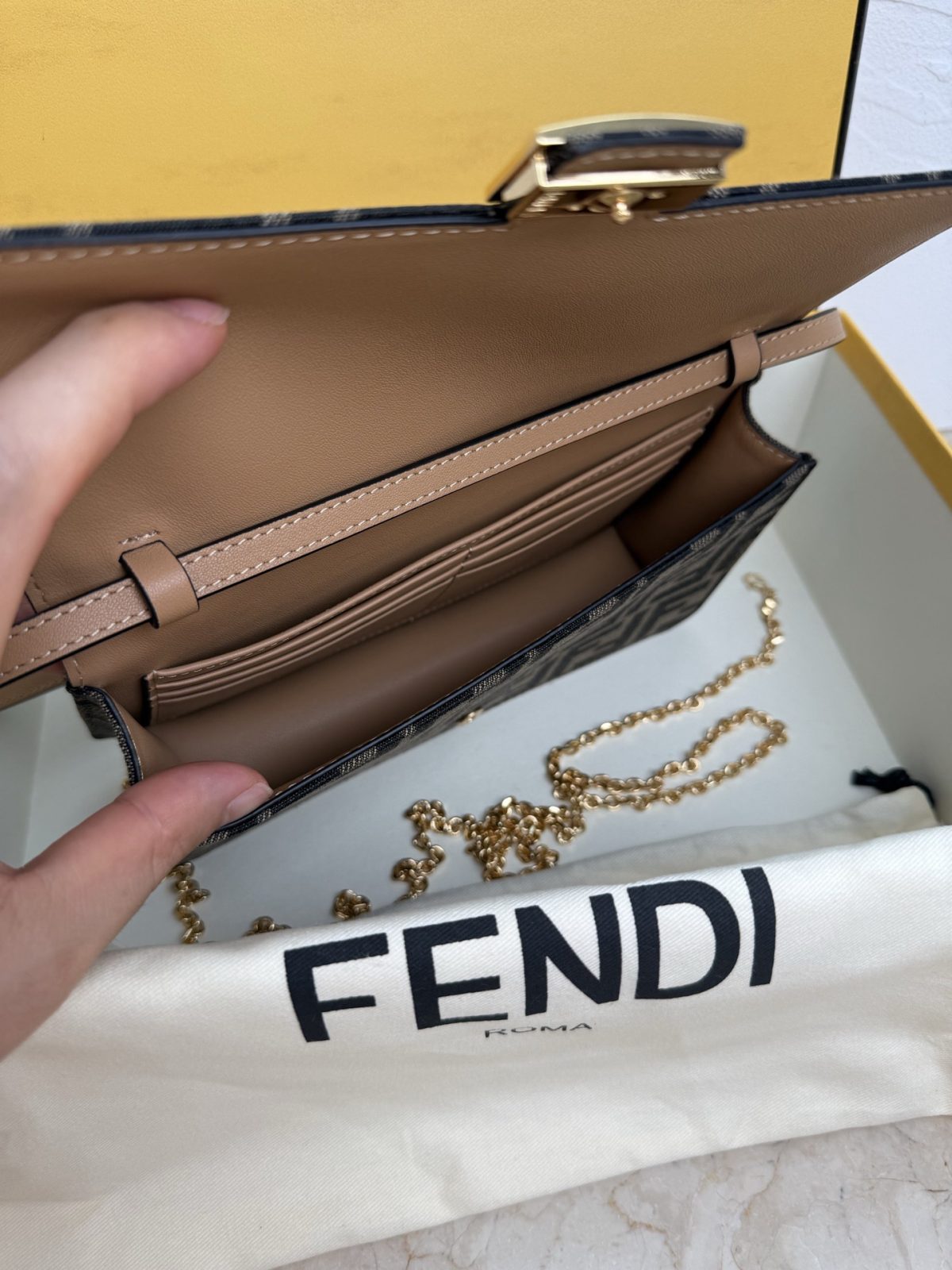 Fendi Shoulder Bags Size 21*11*5cm - Image 8