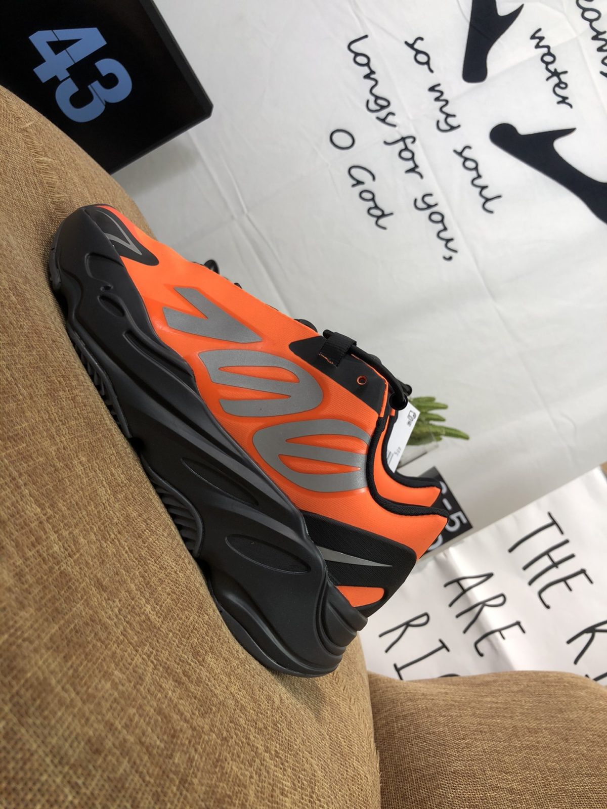 Yeezy 700 V2 Mens/Women's Sneakers Shoes 36 - 45 - Image 3