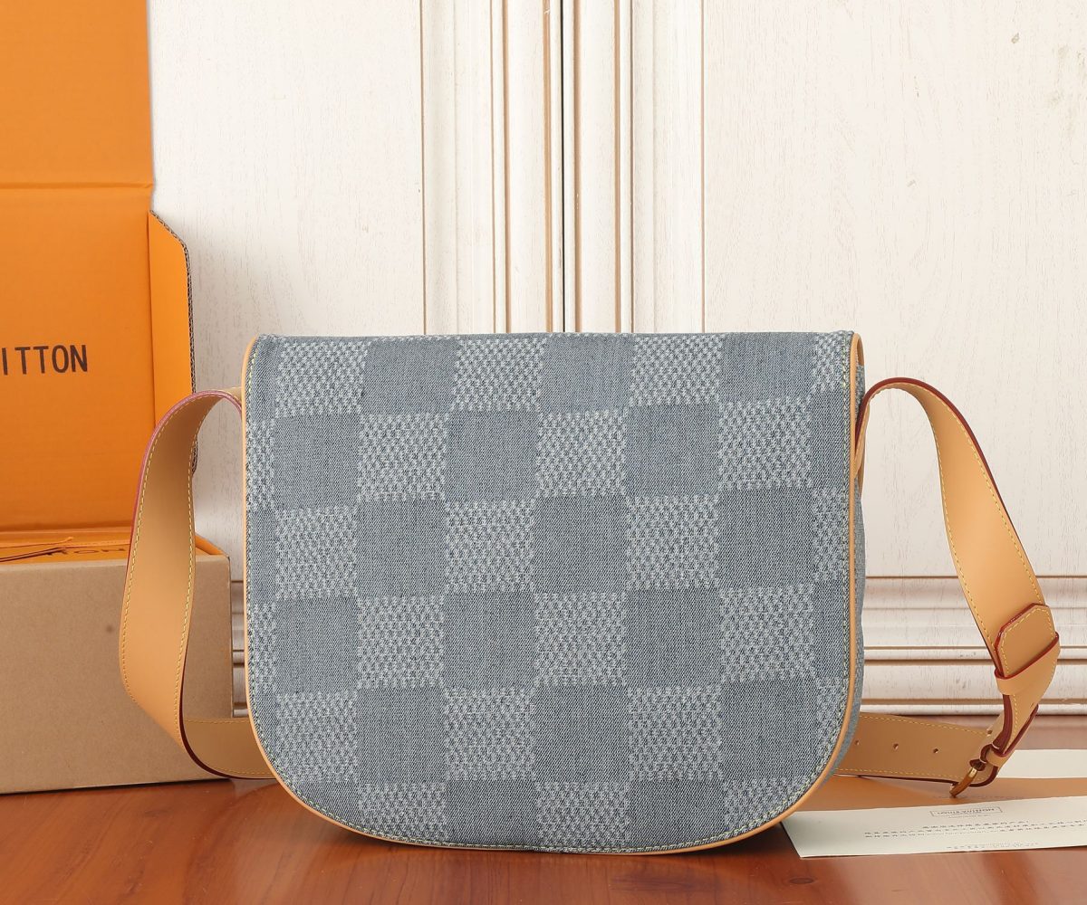 Louis Vuitton N40743 Montsouris Messenger MM Shoulder Bags Size 35*29*12cm - Image 4