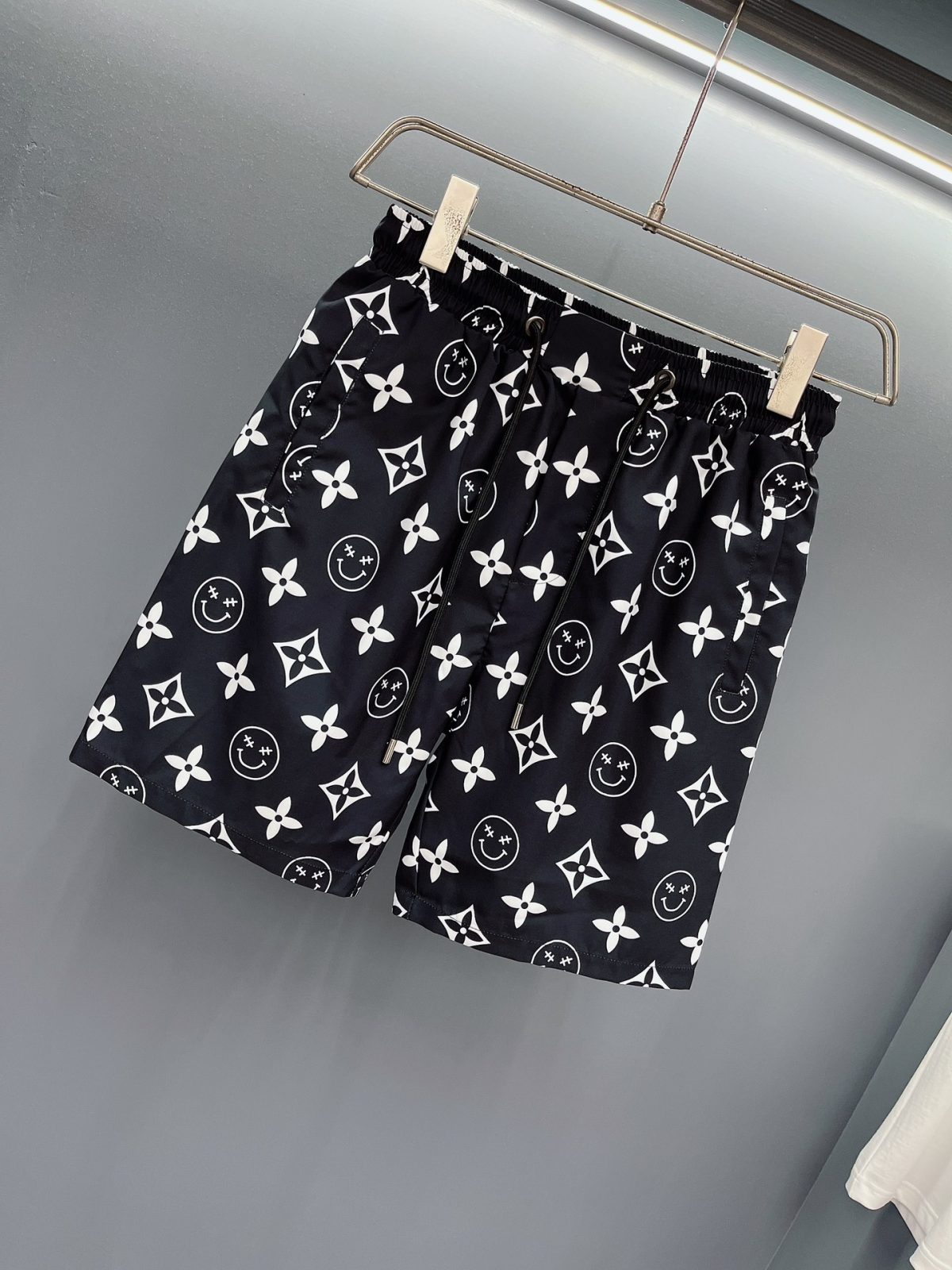 Louis Vuitton Beach Pants Size M-XXXL - Image 2