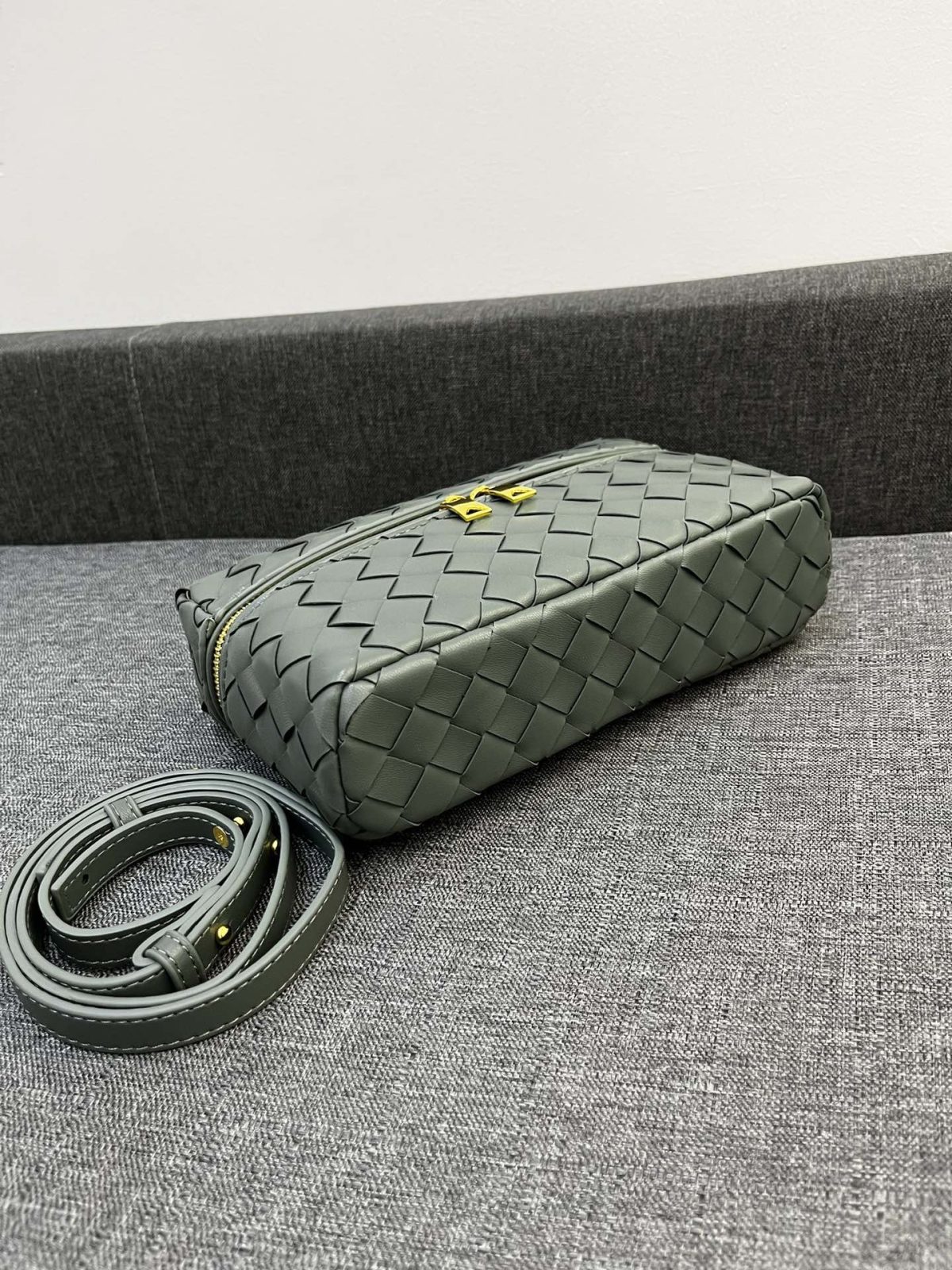Bottega Veneta Vanity Case Shoulder Bags 24*13*6cm - Image 8