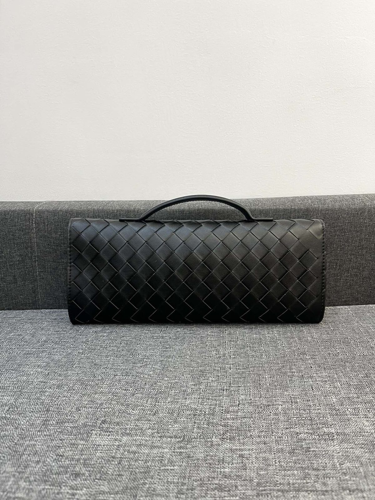 Bottega Veneta Andiamo Clutch 30*13*4cm - Image 2
