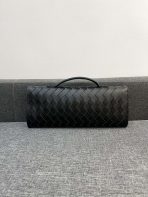Bottega Veneta Andiamo Clutch 30*13*4cm - Image 2