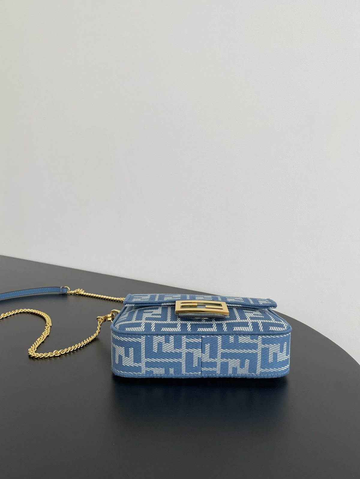 Fendi Baguette Shoulder Bags Small 19*10*4cm - Image 5