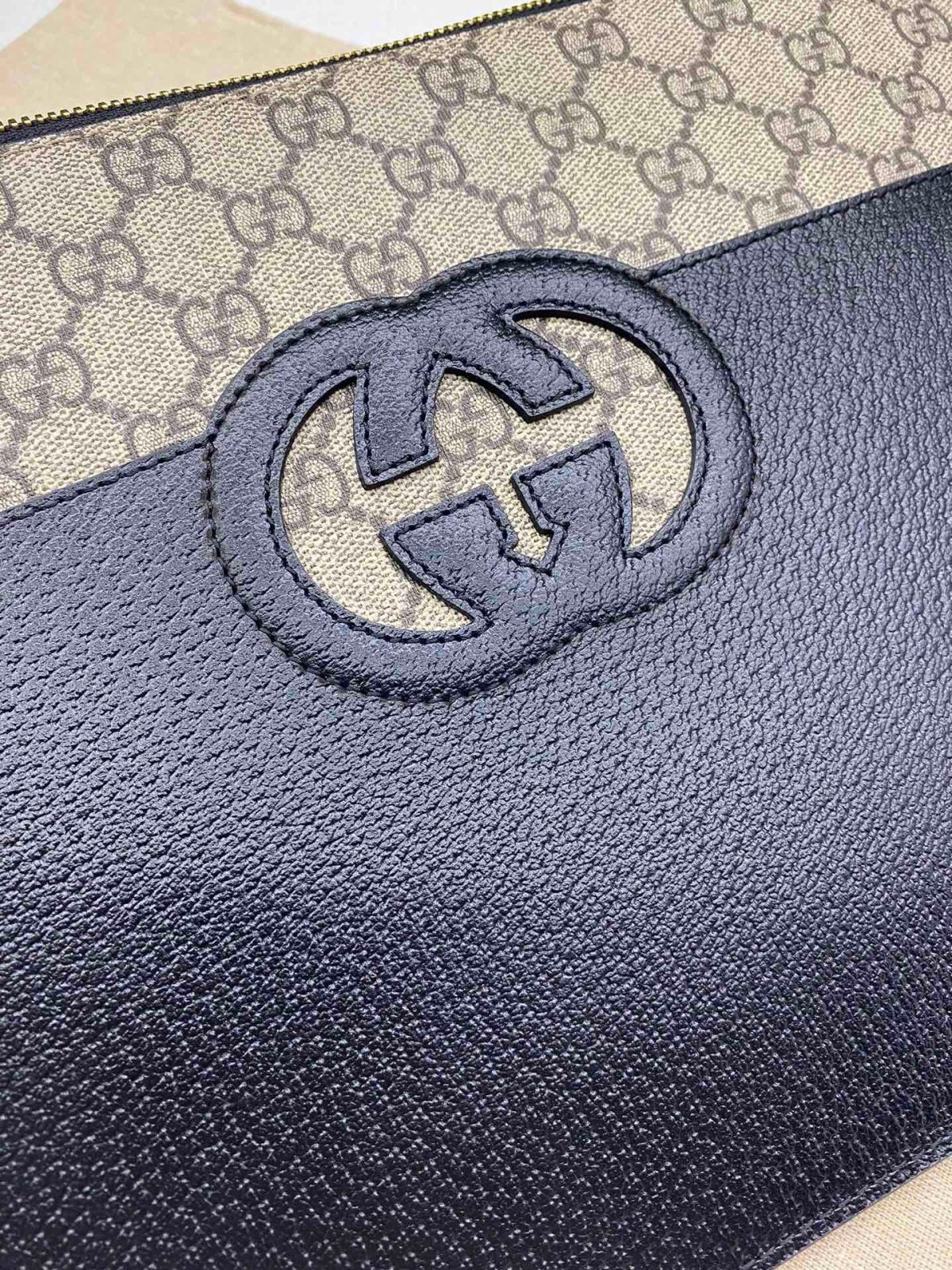 Gucci GG Supreme Unisex Clutch Bags 30*21cm - Image 5