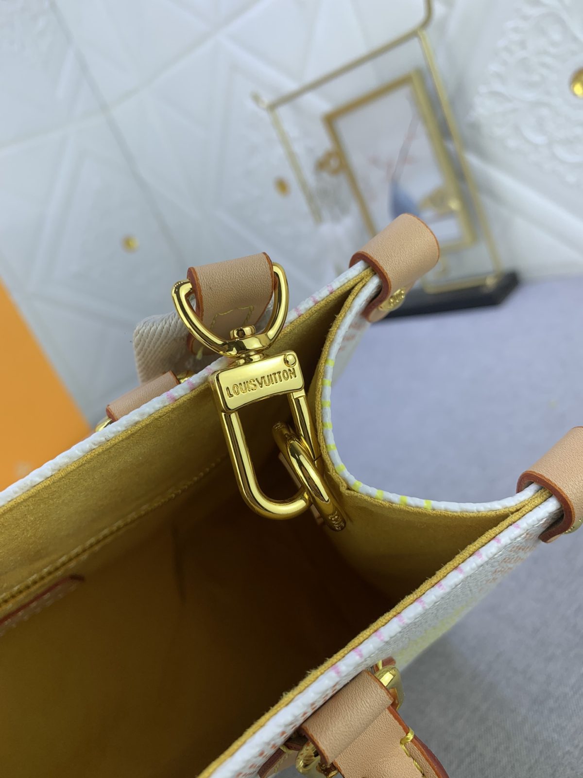 Louis Vuitton M46373 OnTheGo Shoulder Bags Size 25*19*11cm - Image 7