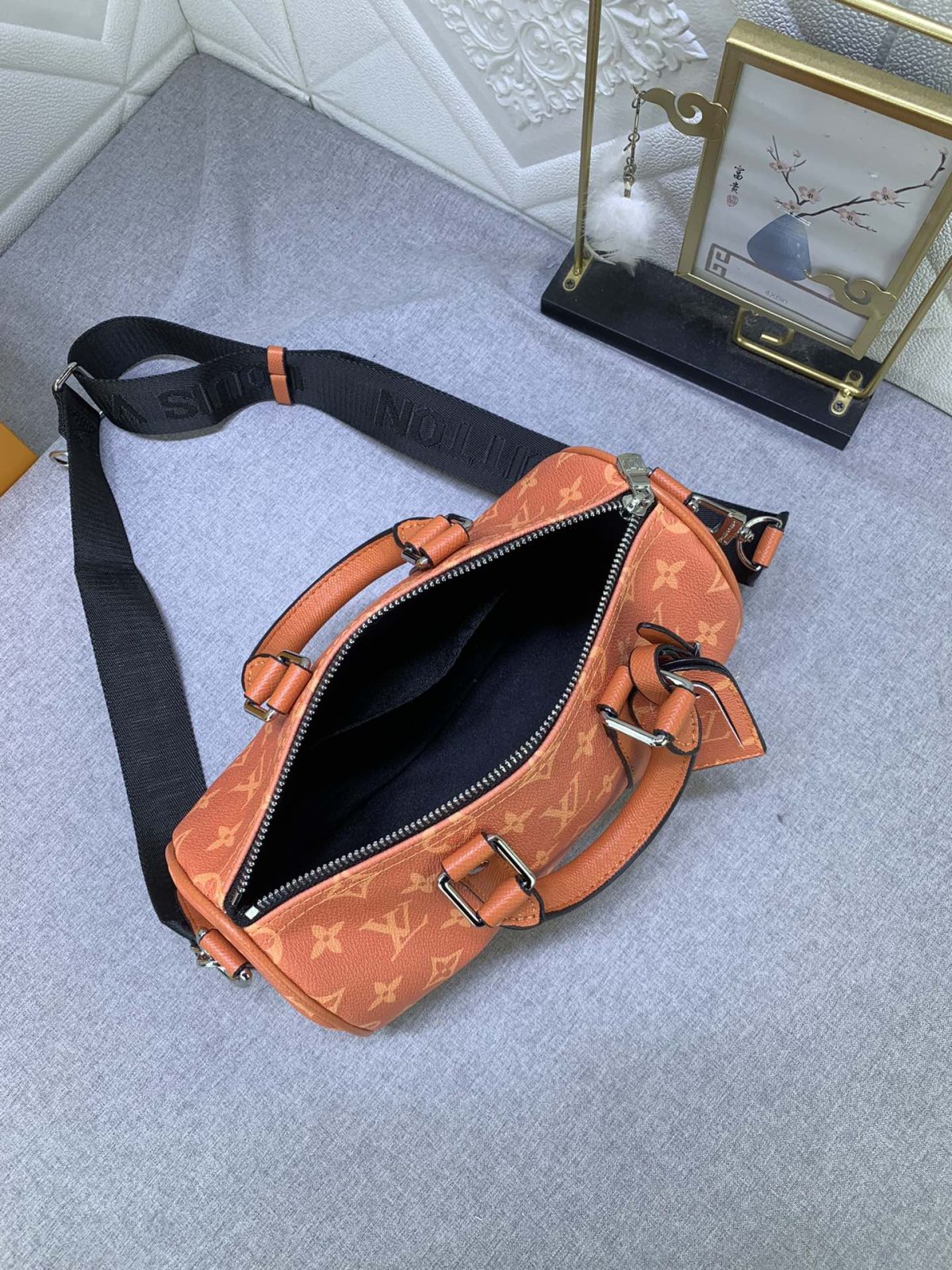 Louis Vuitton Monogram Eclipse Reverse Keepall 25 Travel Bags Size 25*15*11cm - Image 9