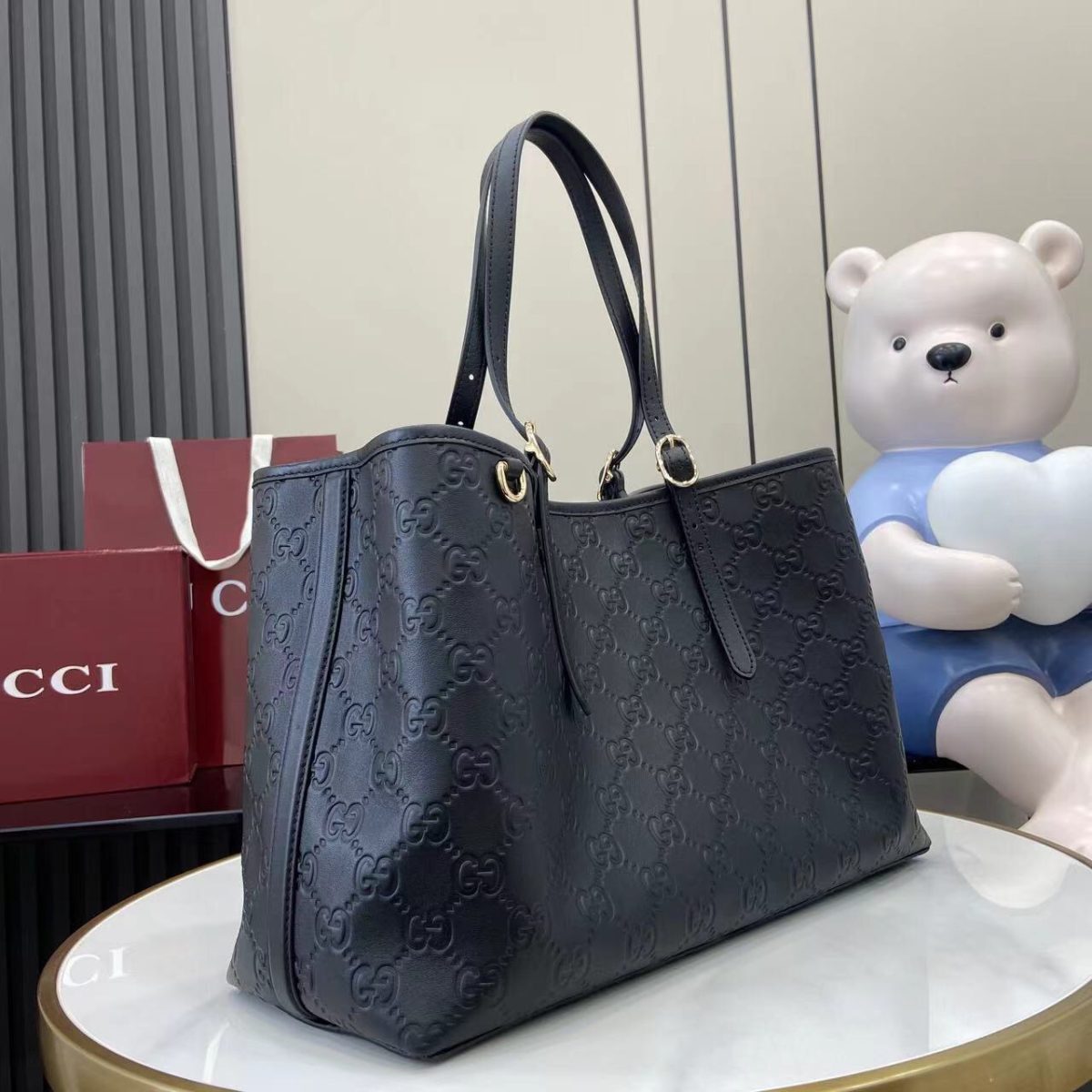 Gucci GG Emblem Women Shopping Bags Size 38*25*15cm - Image 2