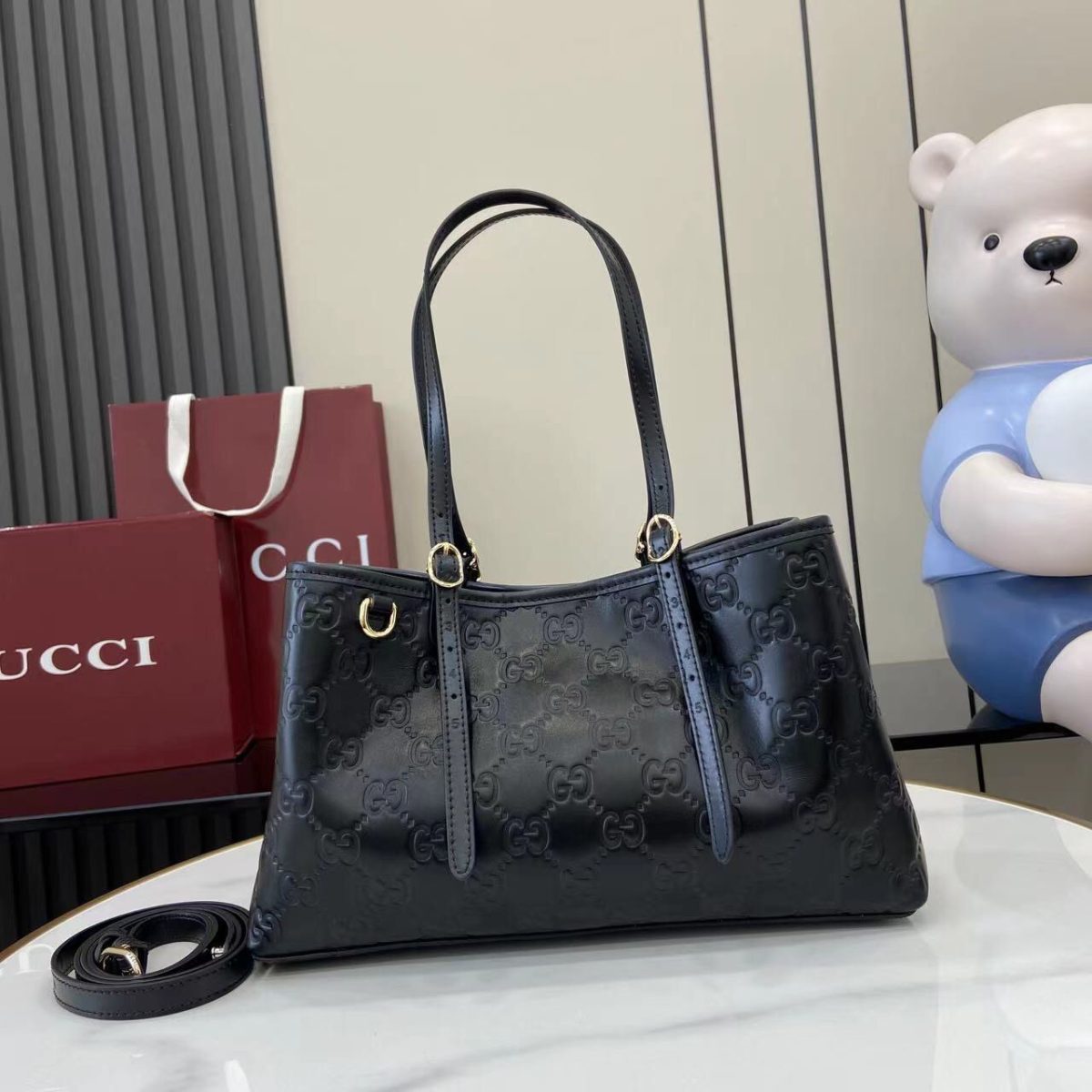Gucci GG Emblem Women Shopping Bags Size 30*18*11cm - Image 1
