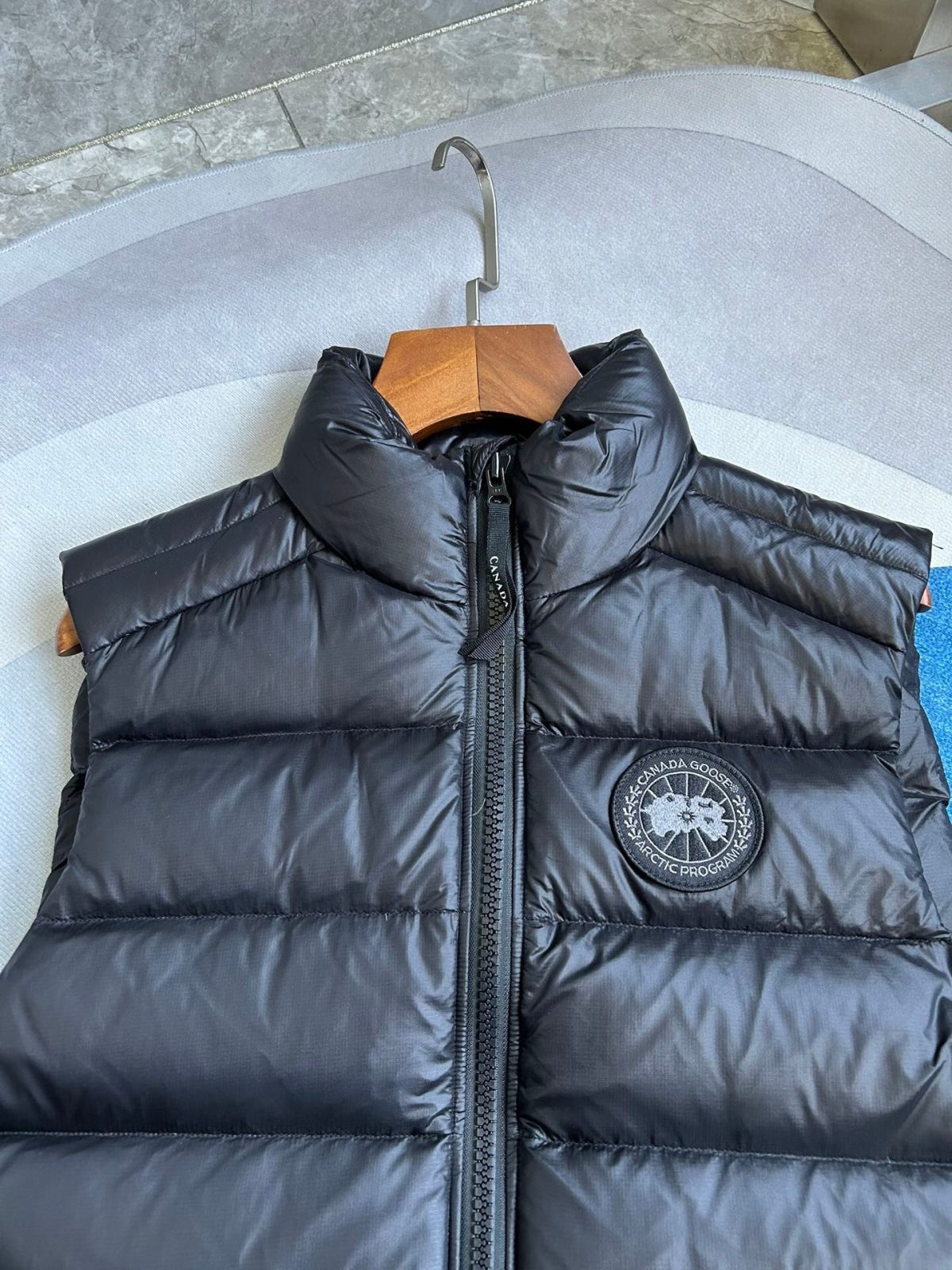 Canada Goose E2229 Crofton Vest-WD Men Winter Vest Size S-XXL - Image 7