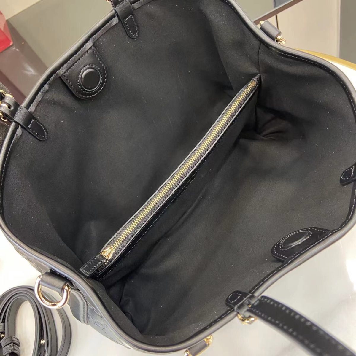 Gucci GG Emblem Women Shopping Bags Size 30*18*11cm - Image 8