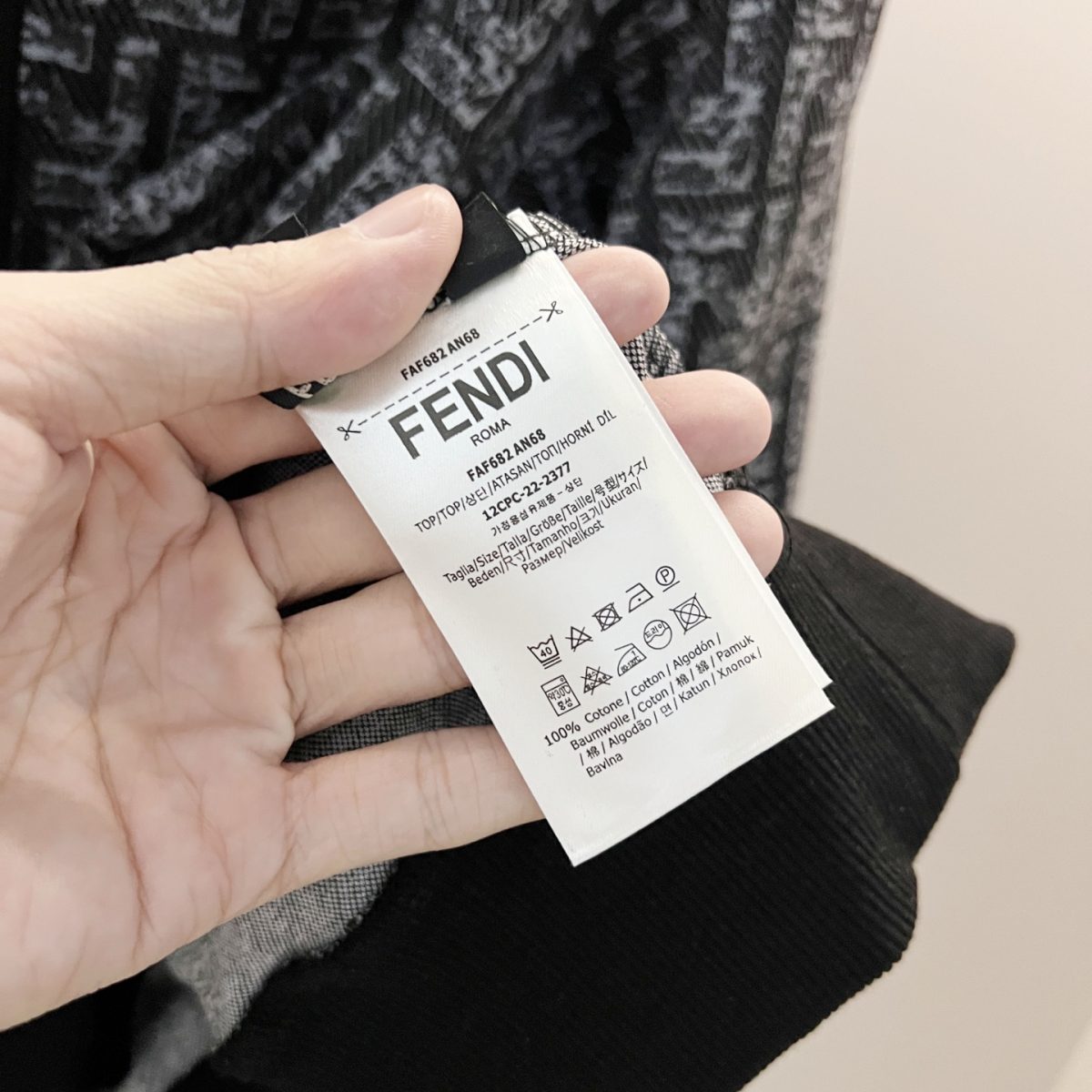 Fendi Unisex Sweatshirt Size S-XL - Image 2