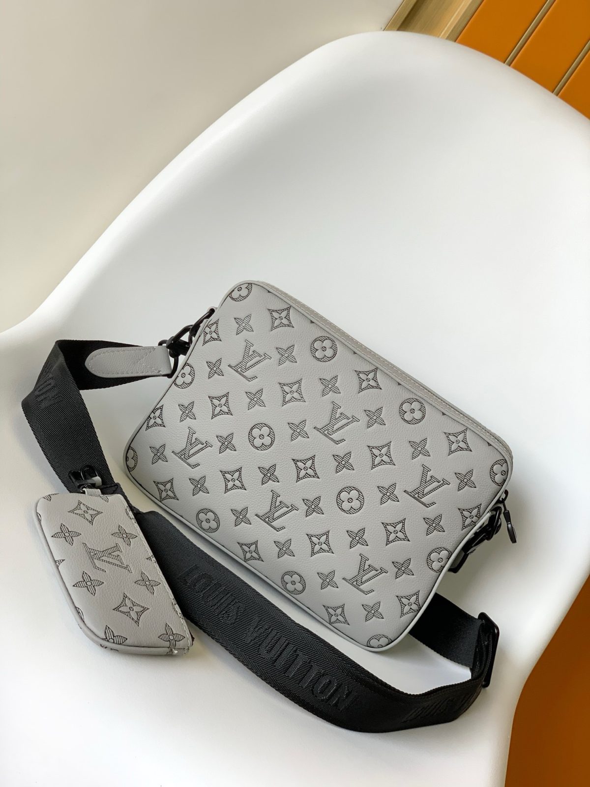 Louis Vuitton M46603 Men Shoulder Bags Size 25*18.5*7cm - Image 3
