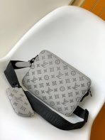 Louis Vuitton M46603 Men Shoulder Bags Size 25*18.5*7cm - Image 3