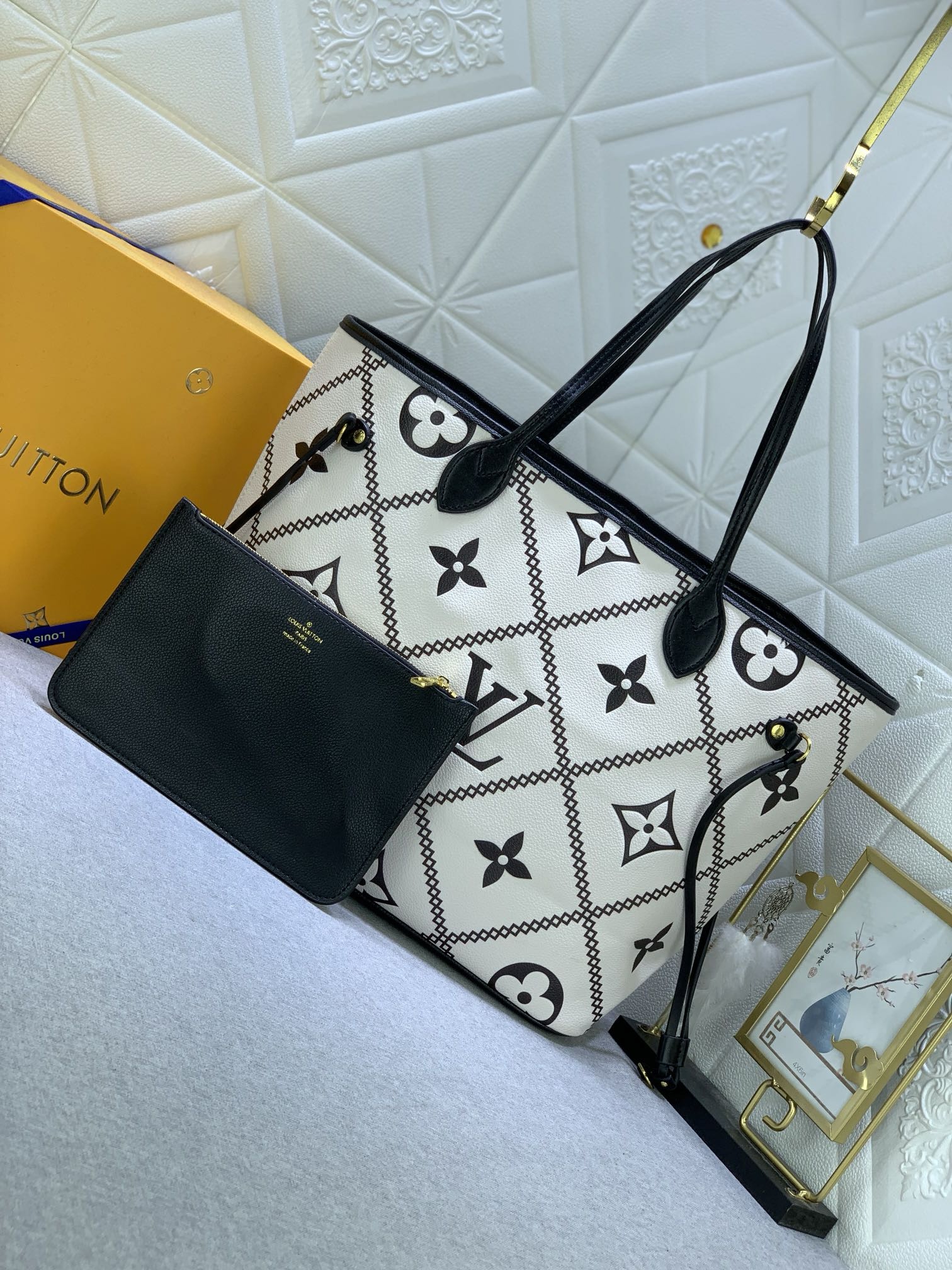 b58c3a425e323961.jpg Louis Vuitton Shopping Bags 31*28*14cm - Image 2